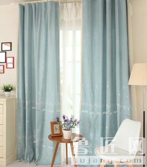 蓝色窗帘效果图,家庭蓝色窗帘装修,家庭装修